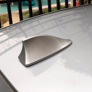 Antena auto activa AM - FM tip "SHARK TAIL" culoare GRI ARGINTIU