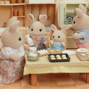 Figurine Sylvanian Families-Familia Iepurasilor Milk - Image 3