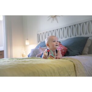 Zornaitoare Multi-texturata Girafa Sophie, Multicolora - Image 3