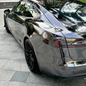 Folie colantare auto Dark Crom, tehnologie BubbleFree pentru aplicare usoara, dimensiune 1m x 1,5m - Image 3
